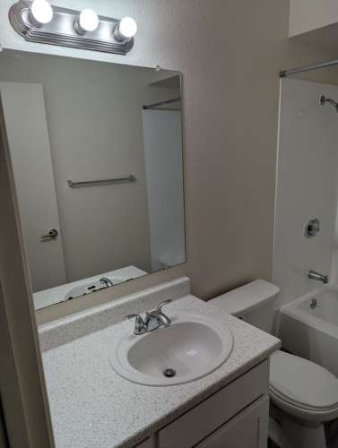 S Bed Eastlake Apartments 69