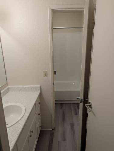 S Bed Eastlake Apartments 52