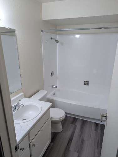 S Bed Eastlake Apartments 68