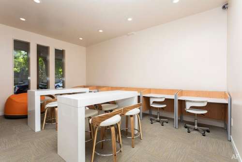 S Bed University Court 208