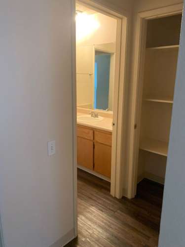 S Bed University Court 242