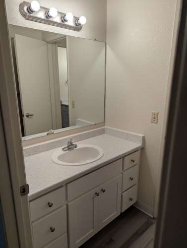 S Bed Eastlake Apartments 53