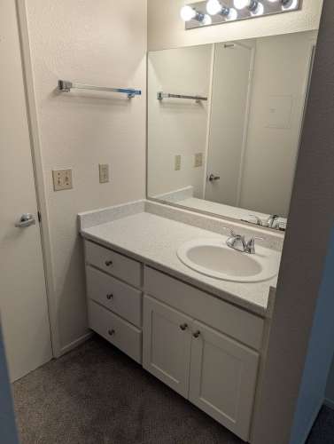 S Bed Eastlake Apartments 58