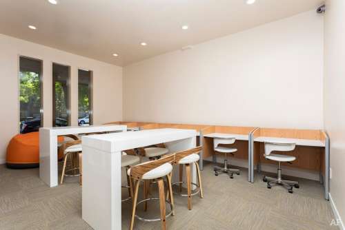 S Bed University Court 195