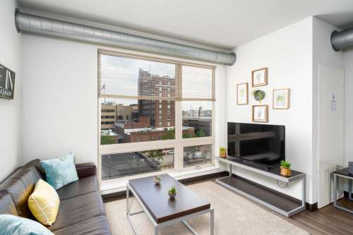 S Bed District Flats Columbia 59