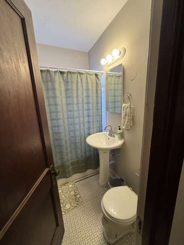 S Bed Spacious Apartments - Student Housing - Available June 1st 2 5