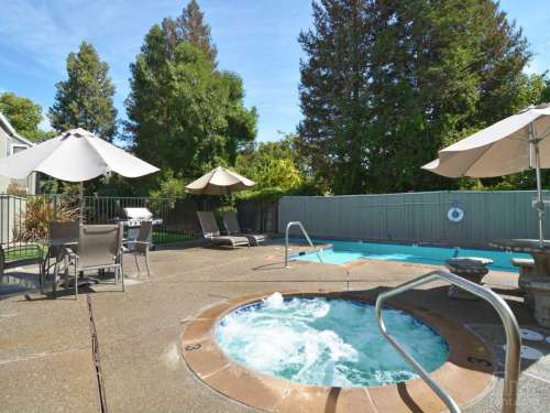 S Bed Eastlake Apartments 60