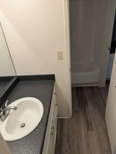 S Bed Eastlake Apartments 77