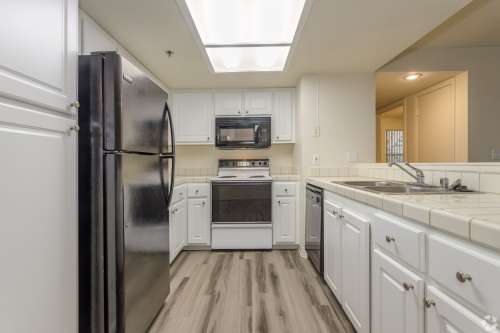 S Bed Greystone Apartments & Townhomes 9