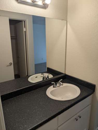 S Bed Eastlake Apartments 82