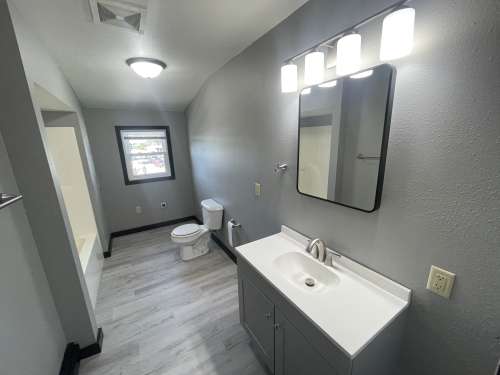 S Bed 819 / 819A John Ave 24