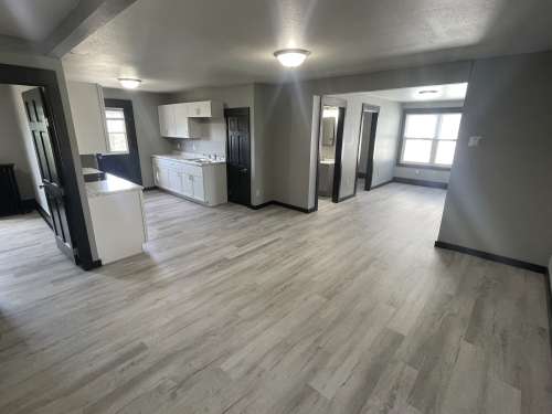 S Bed 819 / 819A John Ave 23