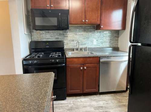 S Bed 1009 Madison Street 38