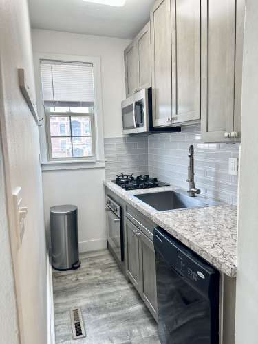 S Bed 1009 Madison Street 49