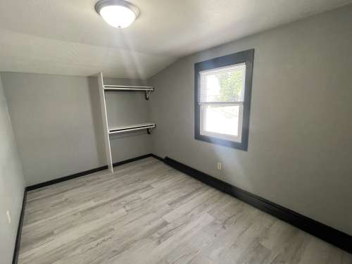 S Bed 819 / 819A John Ave 29