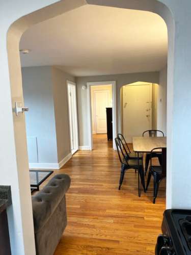 S Bed 1009 Madison Street 40