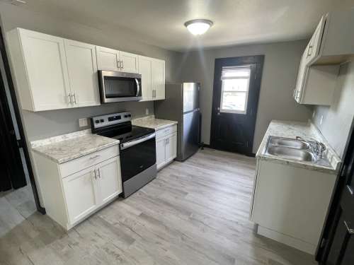 S Bed 819 / 819A John Ave 27