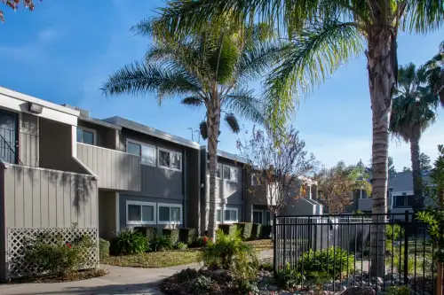 S Bed Aggie Square 0