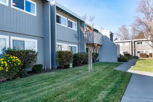 S Bed Aggie Square 15