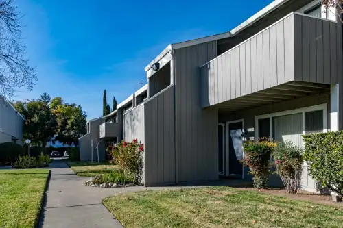 S Bed Aggie Square 18