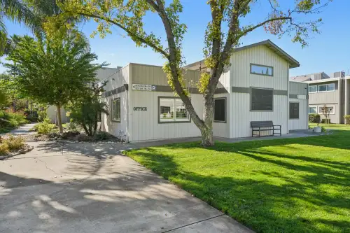 S Bed Aggie Square 19