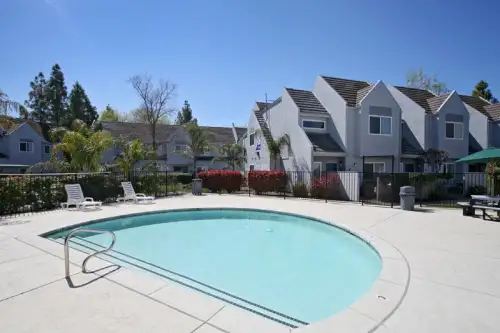 S Bed Fountain Circle 17