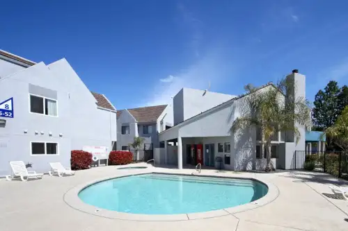 S Bed Fountain Circle 15