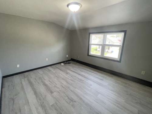 S Bed 819 / 819A John Ave 26