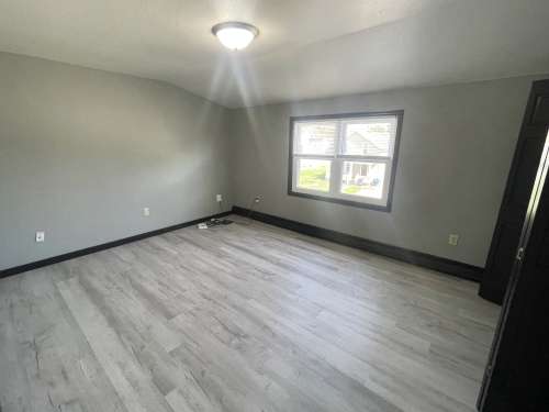 S Bed 819 / 819A John Ave 25