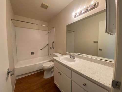 S Bed Eastlake Apartments 92