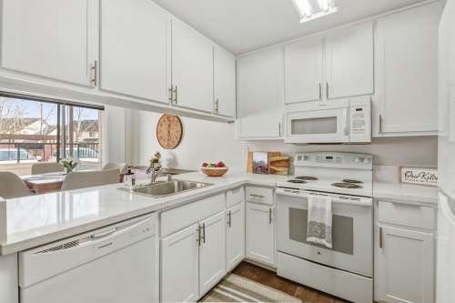 S Bed Aspen Village Apartments 15