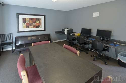 S Bed Eastlake Apartments 100