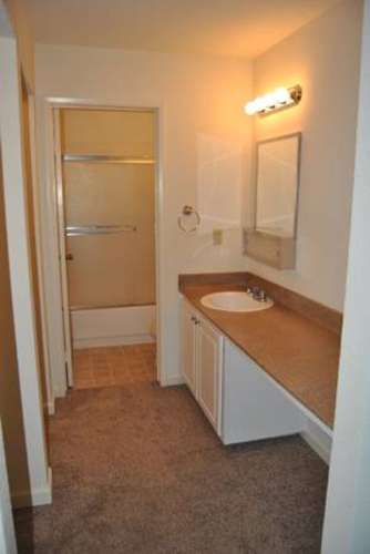 S Bed Stonegate Village Apartments & Townhomes 242