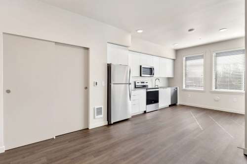 S Bed Luxurious Studios with Rooftop Deck and Secured Entry! 75