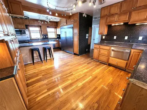 S Bed 50 Main Street 12