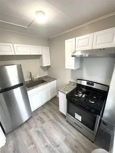 S Bed 50 Main Street 22