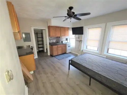 S Bed 50 Main Street 4