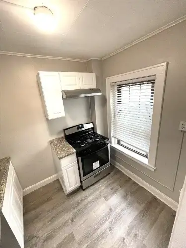 S Bed 50 Main Street 17