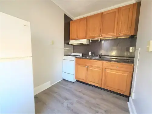 S Bed 50 Main Street 3