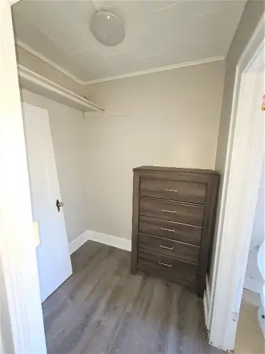 S Bed 50 Main Street 13