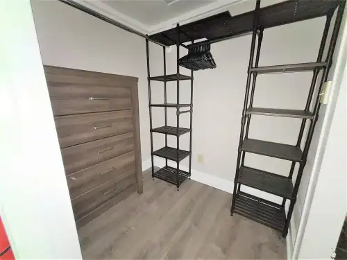 S Bed 50 Main Street 23