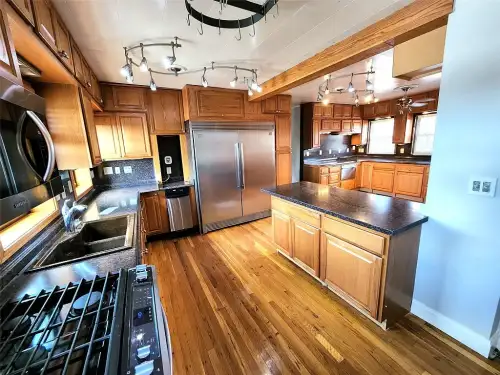 S Bed 50 Main Street 20