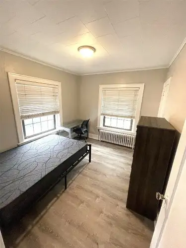 S Bed 50 Main Street 14