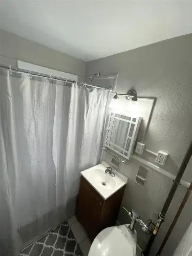 S Bed 50 Main Street 25