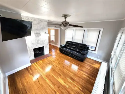 S Bed 50 Main Street 6