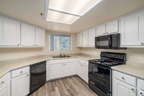 S Bed Greystone Apartments & Townhomes 72