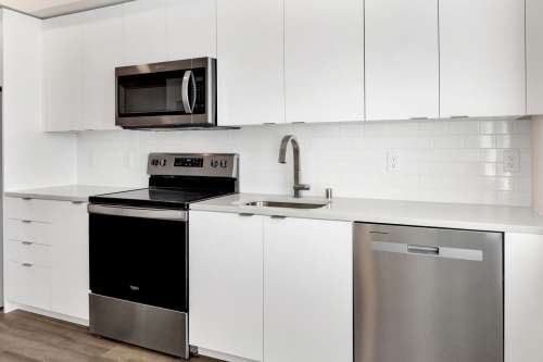 S Bed Luxurious Studios with Rooftop Deck and Secured Entry! 135