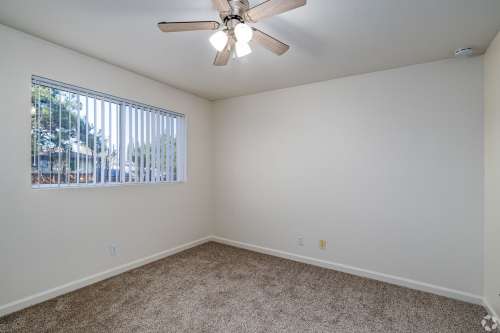 S Bed Greystone Apartments & Townhomes 24