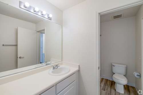 S Bed Greystone Apartments & Townhomes 76