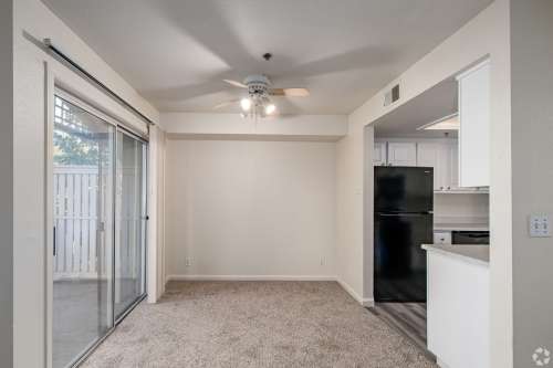 S Bed Greystone Apartments & Townhomes 16